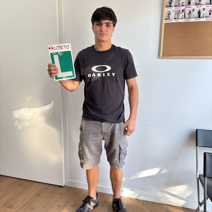 Enhorabuena Jaime, Francesc, Martin y Victor! 🎊
¡APTO en circulación conseguido! ✅🙌🏼
Vuestro esfuerzo, constancia y ganas han dado sus frutos, y hoy ya podéis decir que sois nuevos conductores. 🚘✨
Desde AUTOESCOLA LORETO estamos muy orgullosos de vosotros y felices de haberos acompañado en este camino.
¡Ahora toca disfrutar de la carretera con seguridad y libertad! 🛣️💙
¿Quieres ser el próximo en conseguirlo?
¡Te esperamos para empezar tu aventura al volante!
📍 Sitges - C/ de Rafael LLopart 20 📞 627 37 39 52
📍 St. Pere de Ribes - C/ Nou 34, Local 01 📞 628 26 58 21
📍 Cunit - Avg. Barcelona 71-73, Local 09 📞 690 12 99 02
📲 Escríbenos por redes
#Felicidades #AptoConseguido #NuevosConductores #CarnetConseguido #VamosPorElCarnet #autoescuelaloreto #ExamenAprobado #OrgulloAutoescuela