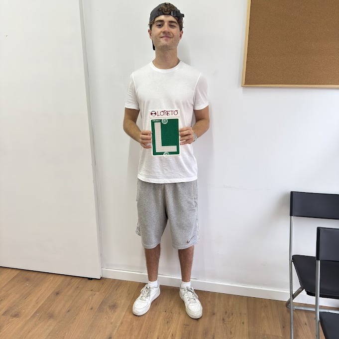 Enhorabuena Jaime, Francesc, Martin y Victor! 🎊
¡APTO en circulación conseguido! ✅🙌🏼
Vuestro esfuerzo, constancia y ganas han dado sus frutos, y hoy ya podéis decir que sois nuevos conductores. 🚘✨
Desde AUTOESCOLA LORETO estamos muy orgullosos de vosotros y felices de haberos acompañado en este camino.
¡Ahora toca disfrutar de la carretera con seguridad y libertad! 🛣️💙
¿Quieres ser el próximo en conseguirlo?
¡Te esperamos para empezar tu aventura al volante!
📍 Sitges - C/ de Rafael LLopart 20 📞 627 37 39 52
📍 St. Pere de Ribes - C/ Nou 34, Local 01 📞 628 26 58 21
📍 Cunit - Avg. Barcelona 71-73, Local 09 📞 690 12 99 02
📲 Escríbenos por redes
#Felicidades #AptoConseguido #NuevosConductores #CarnetConseguido #VamosPorElCarnet #autoescuelaloreto #ExamenAprobado #OrgulloAutoescuela