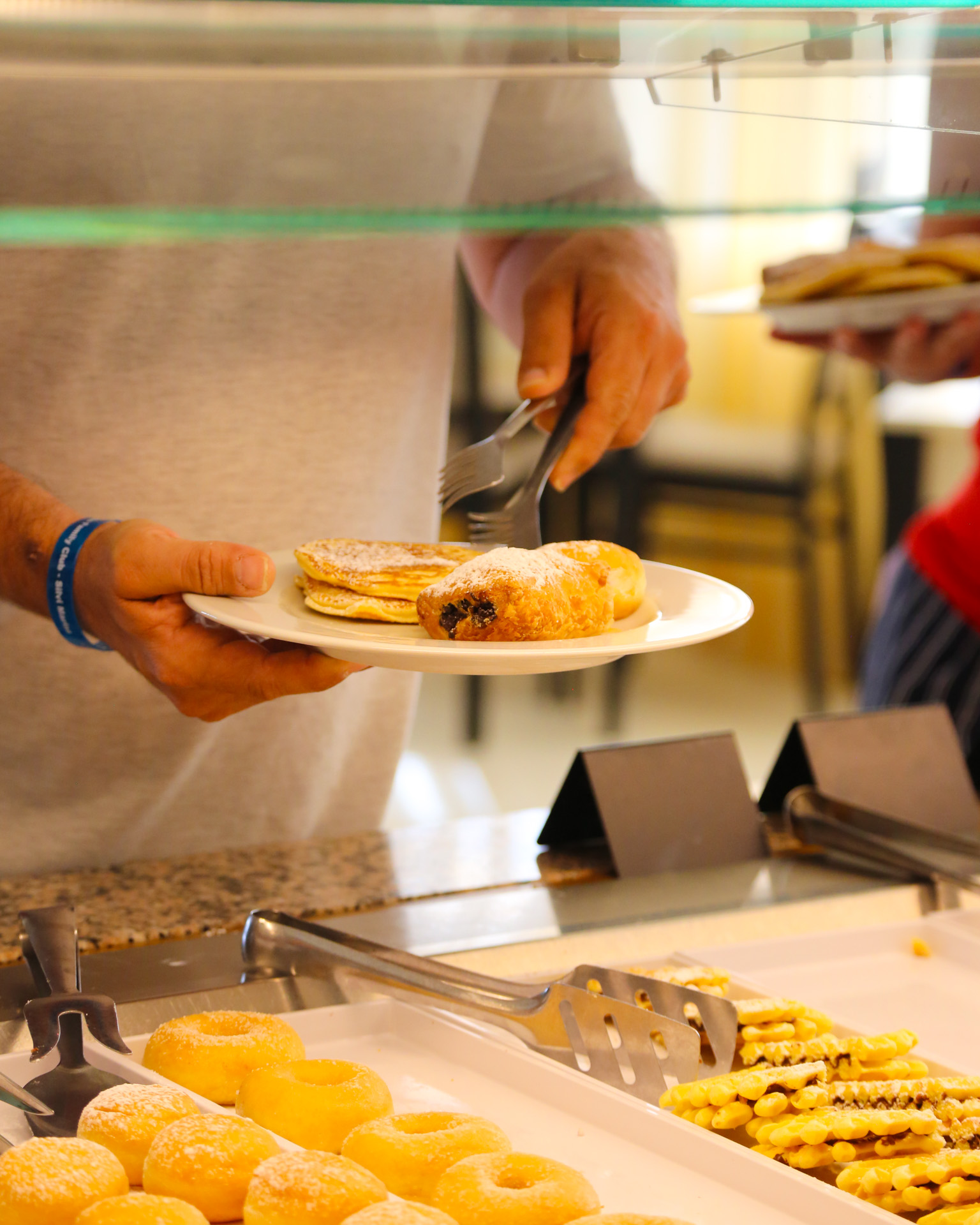Scegliere il Cirillo è una scelta d’amore ❤️ per te e per chi ami.
Perchè?
Perchè la nostra formula All Inclusive ti fa dimenticare il portafoglio.
Dal gran buffet dello chef Vittorio a colazione, pranzo e cena, agli ombrelloni e lettini a zero metri sulla spiaggia, passando per baby kit e merenda party. Ma c’è molto altro che renderà la tua vacanza senza pensieri.
Contattaci e scopri cosa include il nostro all inclusive!
=> 📩 info@hotelcirillo.it oppure 📲 366 206 1424