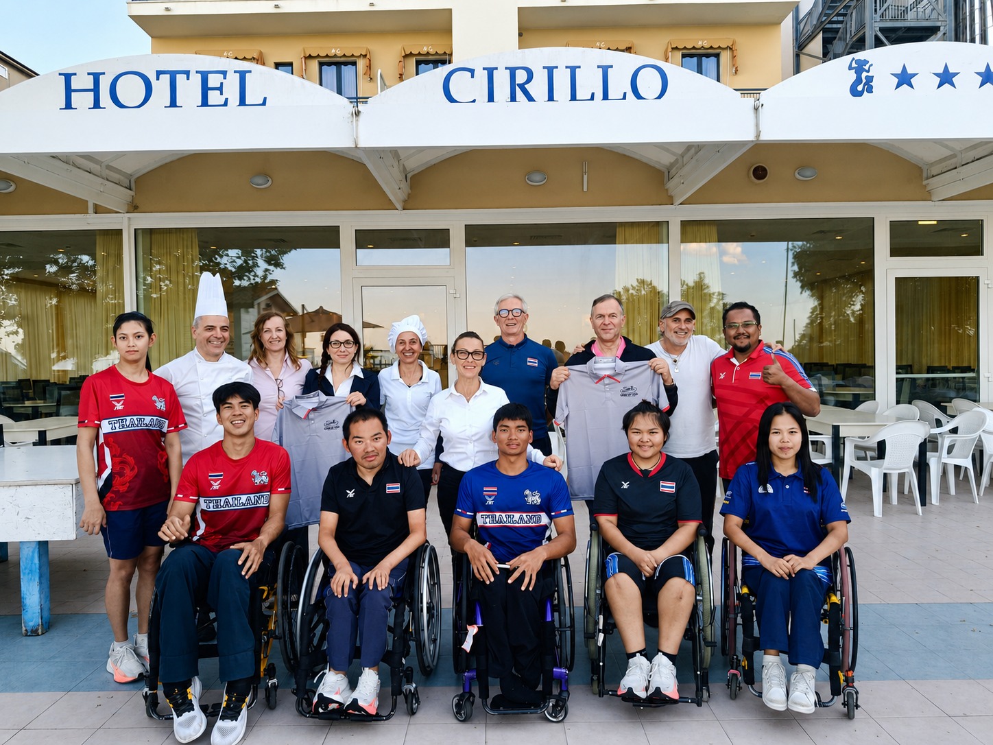 L’Hotel Cirillo ha aperto la stagione…
dal 30 aprile abbiamo avuto il piacere di accogliere ospiti davvero speciali, vivendo settimane intense tra sport, entusiasmo e grandi emozioni: dal team del Giro d'Italia, alla UC AlbinoLeffe, fino al gruppo sportivo paralimpico della Thailandia.
Un inizio che ci riempie di orgoglio e che conferma ancora una volta l’atmosfera accogliente e dinamica dell’Hotel Cirillo! ✨
Quando verrai a trovarci a Silvi Marina? 🌊
Ti aspettiamo!
Hotel Cirillo/ Silvi Marina/ Vacanze