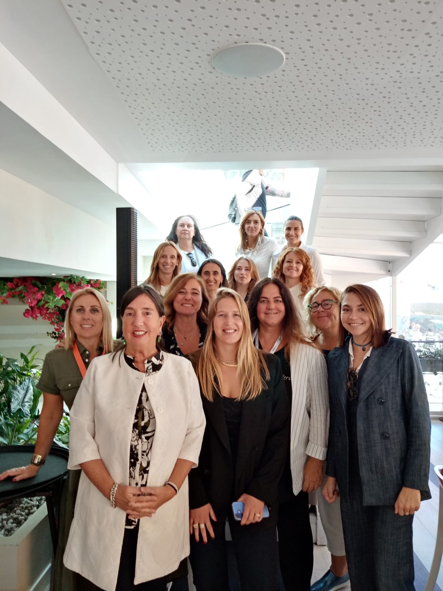 A big thank you to our member MONICA ZANARDI for organizing such a special networking moment during the Monaco Yacht Show.
The lunch turned into a truly valuable opportunity for genuine exchange, sharing experiences, and strengthening connections among professionals in the maritime and yachting industries.
Thank you, Monica, for your energy, dedication, and for carrying forward the values of WISTA, creating spaces that are increasingly inclusive, innovative, and connected.
#wistainternational #womenwhomovetheworld
Un grande grazie alla nostra socia Monica Zanardi per aver organizzato questo speciale momento di networking durante il Monaco Yacht Show
Il pranzo si è trasformato in un’occasione preziosa di confronto autentico, condivisione di esperienze e rafforzamento delle connessioni tra professioniste del settore marittimo e dello yachting.
Grazie Monica per l’impegno, l’energia e la dedizione con cui porti avanti i valori di WISTA, creando spazi sempre più inclusivi, innovativi e connessi.
#wistaitaly #professionistedelmare #MonacoYachtShow #MYS