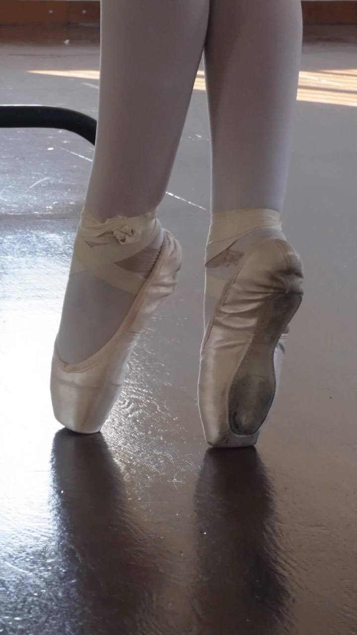 ✨ Tutto inizia da un primo passo ✨ Esplora il mondo delle arti performative a Siracusa. 🎭 Danza, canto, recitazione, fitness. 🔥 Connessione, crescita,…